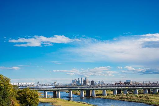 清々しく晴れた日の新二子橋からの風景 二子玉川,兵庫島公園,ニコタマの写真素材