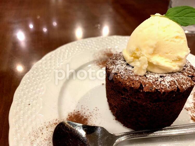 チョコケーキ 温かい,アイス,バニラの写真素材