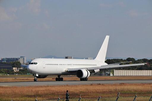 飛行機　ボーイング767 旅客機,航空機,エンジンの写真素材