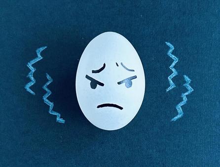 震える 震える 感情,玉子,卵の写真素材