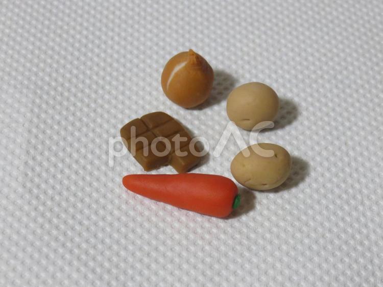 人参　玉ねぎ　じゃが芋　カレールー ニンジン,じゃがいも,タマネギの写真素材