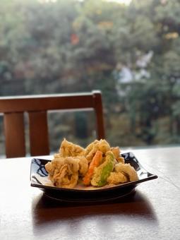 健康センターの季節の野菜の天ぷら 健康センターの季節の野菜の天ぷら 野菜,きのこ,天ぷらの写真素材