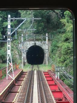 鉄橋からトンネル 鉄橋からトンネル トンネル,鉄橋,橋梁の写真素材