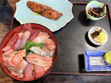 海鮮丼セット 刺し身,海鮮丼,刺身の写真素材