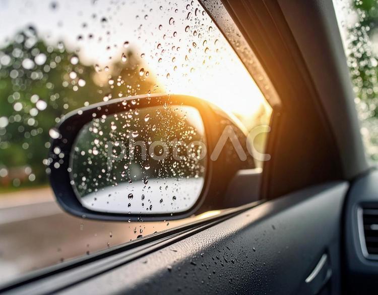 雨の日の車の窓と濡れた車内 雨,雨降り,夜の写真素材