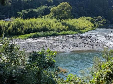 緑豊かな球磨川のせせらぎ 緑豊かな球磨川のせせらぎの写真