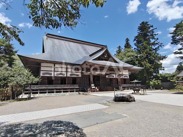 世界遺産！中尊寺本堂と青空 中尊寺,本堂,世界遺産の写真素材