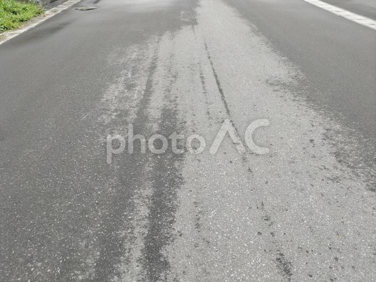 雨上がりの地面 地面,道路,アスファルトの写真素材