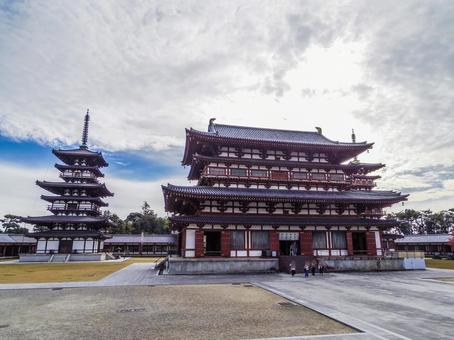 【奈良県】奈良市・薬師寺の金堂 薬師寺,金堂,西塔の写真素材