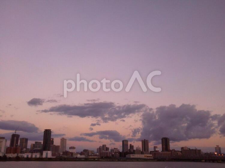 都会の夕暮れ 夕暮れ,空,きれいの写真素材