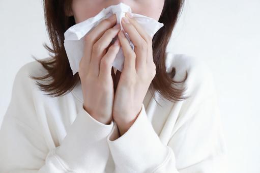鼻をかむ女性 鼻炎、アレルギー 鼻をかむ女性 鼻炎、アレルギー 鼻をかむ,女性,鼻炎の写真素材
