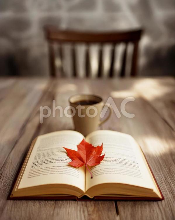 テーブルの上の本とコーヒー 読書,本,コーヒーの写真素材