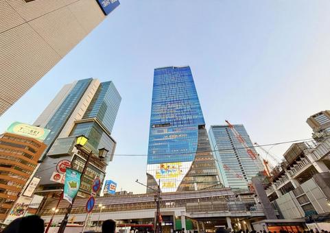 たそがれの渋谷駅と摩天楼 青空,空,ブルースカイの写真素材