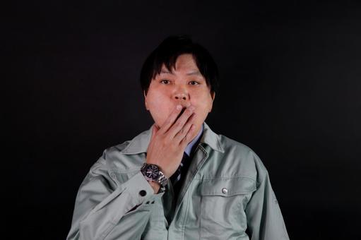 驚く作業服の男性 驚く作業服の男性 男性,作業服,驚きの写真素材