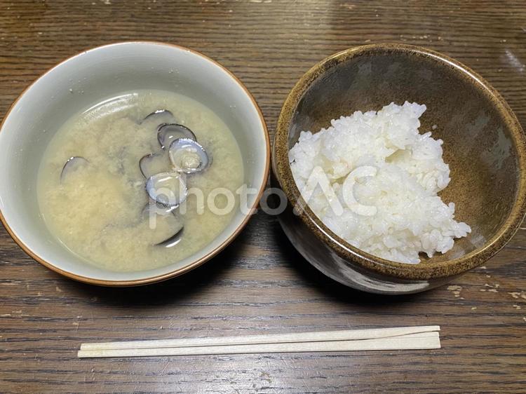 ご飯にしじみの味噌汁、割り箸 ご飯,ライス,お味噌汁の写真素材