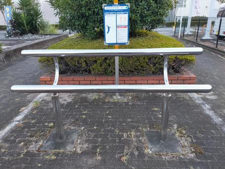 歩道の屋外運動器具 歩道の屋外運動器具の写真