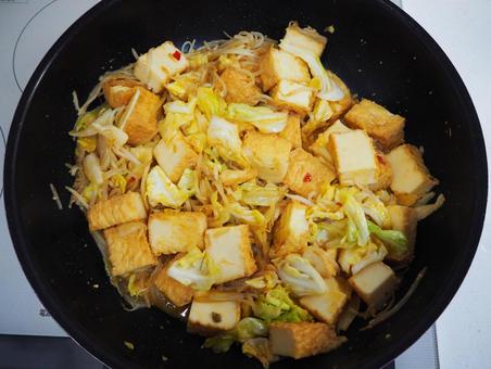 自家製・野菜と厚揚げの豆板醤炒め(接写) 自家製・野菜と厚揚げの豆板醤炒め(接写) 野菜と厚揚げの豆板醤炒め,自家製,出来上がりの写真素材