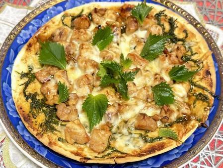 照り焼きチキン大葉ピザ 照り焼きチキン大葉ピザの写真