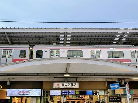 東急電鉄、自由が丘駅 東急電鉄、自由が丘駅 東急電鉄,東急,東横線の写真素材