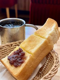 Ogura and toast breakfast, JPG Ogura and toast breakfast, JPG