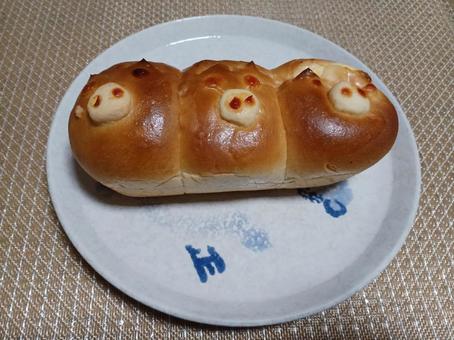 三匹の子ぶたパン 三匹の子ぶたパン 三匹の子ぶたパン,パン,卵の写真素材