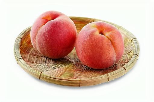 桃（カゴ入り）の写真