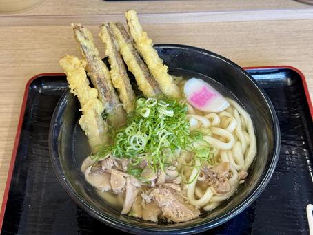 ごぼうの天ぷら入りうどん うどん,ごぼう,わかめの写真素材