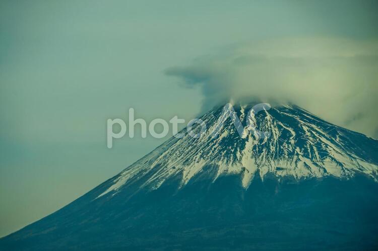 富士山と工場の煙突3 富士山と工場の煙突3 お正月,コンビナート,プラントの写真素材