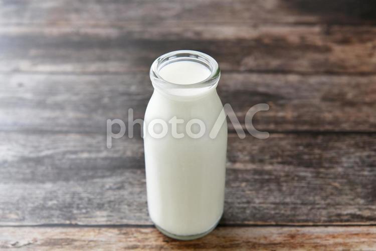 牛乳　瓶　イメージ 牛乳,ミルク,飲み物の写真素材