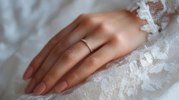 結婚指輪をつけた女性の手 結婚指輪をつけた女性の手の写真