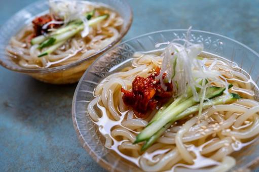 冷麺 冷麺 食事,ラーメン,冷麺の写真素材