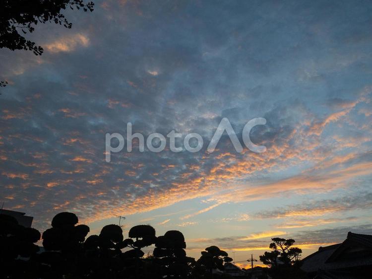 6月の夕暮れ 自然,空,雲の写真素材