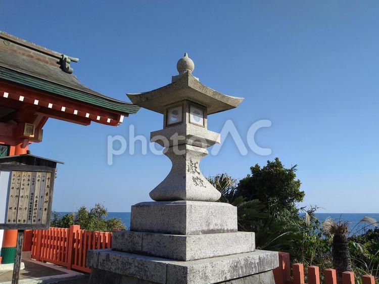 宮崎県鵜戸神宮にある石灯籠 風景,青空,観光地の写真素材