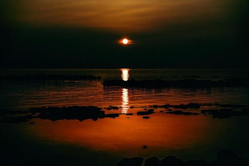 <五島風景>夜明けの太陽とリフレクション <五島風景>夜明けの太陽とリフレクションの写真