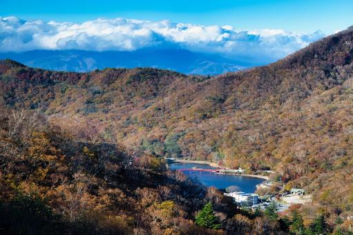 鳥居峠からの赤城神社 風景,青空,晴れの写真素材