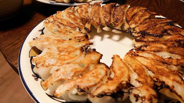 焼きたての餃子 焼きたての餃子 中華,餃子,焼き餃子の写真素材