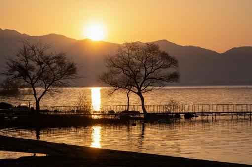 猪苗代湖の朝日 猪苗代湖の朝日 太陽,日の出,湖の写真素材