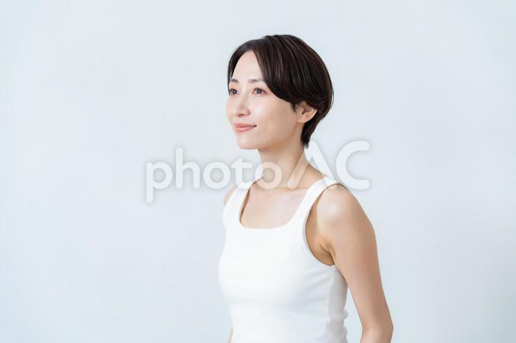 ミドル女性の美容イメージ 美容,笑顔,ビューティーの写真素材