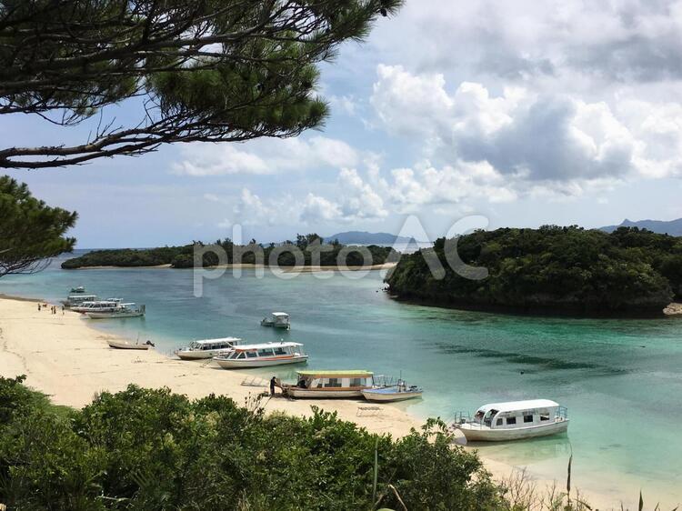 石垣島の海 海,空,青空の写真素材