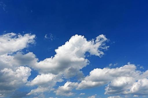 夏の雲 晴天,天気,もくもくの写真素材