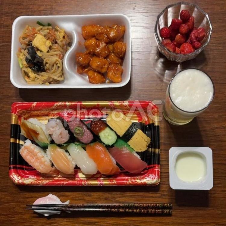 R7.6.21　寿司と中華二点セットなど 夕食,寿司,中華二点セットの写真素材