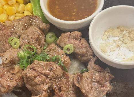 夜ご飯 ステーキ,ディナー,お肉の写真素材