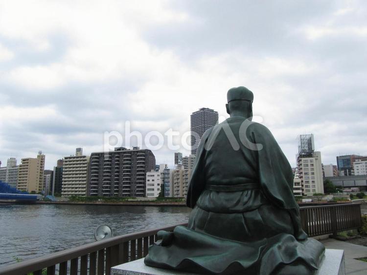 隅田川を眺める松尾芭蕉像 松尾芭蕉,銅像,俳句の写真素材