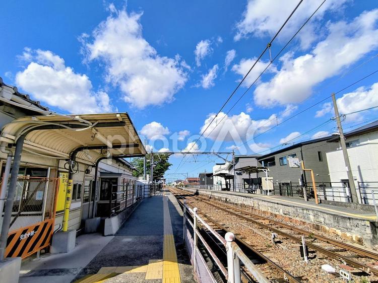 JR加古川線、日岡駅、ホーム jr,jr西日本,加古川線の写真素材