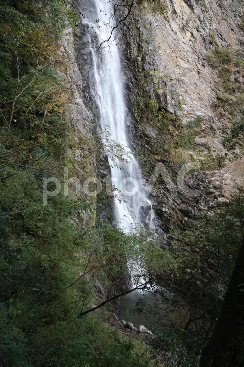 瀬戸の谷の滝 滝,おきみの滝,流れ落ちるの写真素材