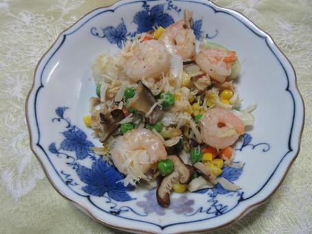 エビとホタテ貝の塩胡椒炒め エビとホタテ貝の塩胡椒炒め エビ,ホタテ,炒めの写真素材