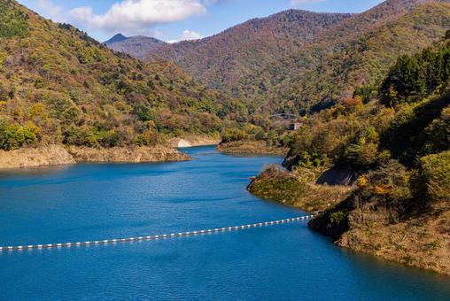 群馬県 奥四万湖の秋景色 群馬県 奥四万湖の秋景色の写真