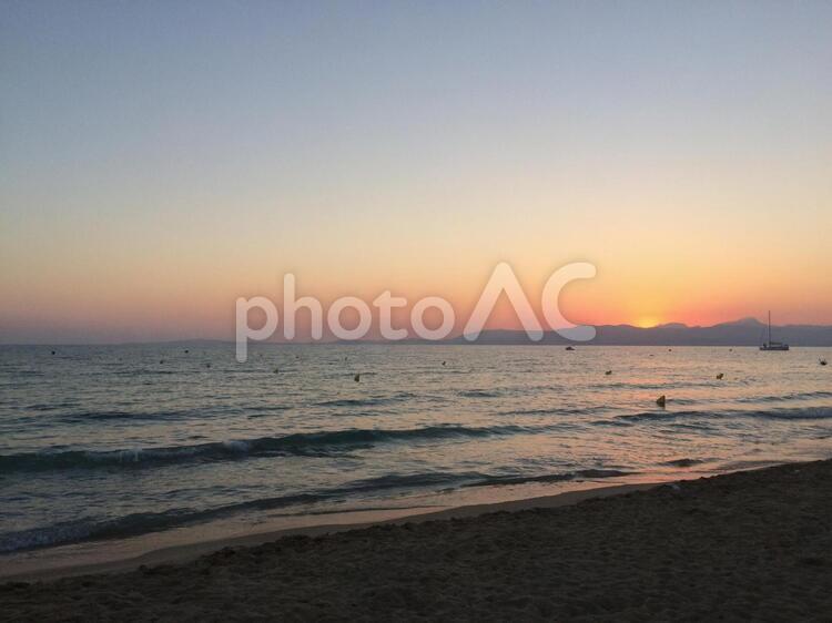 スペインの夕暮れの海 スペイン,海,夕日の写真素材