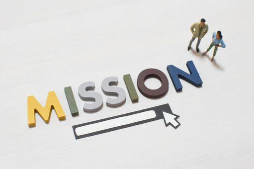 ミッションについて調べるビジネスマン① ミッションについて調べるビジネスマン① mission,ミッション,仕事の写真素材