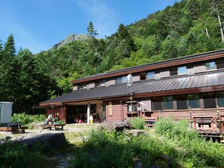 白根御池小屋 白根御池小屋 北岳,山小屋,白根御池小屋の写真素材